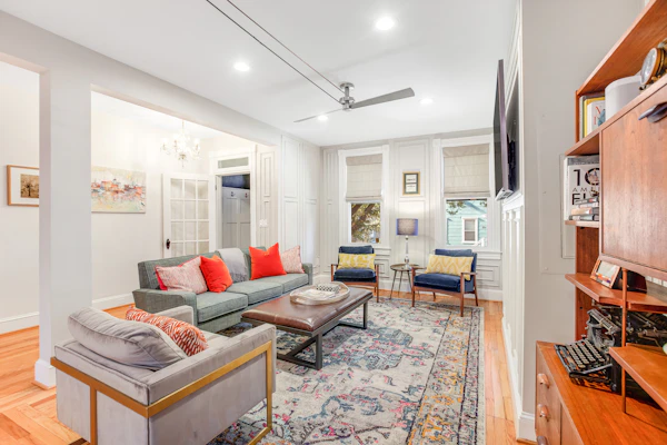 Updated historic home with parking; near Academy, college & harbor - central AC