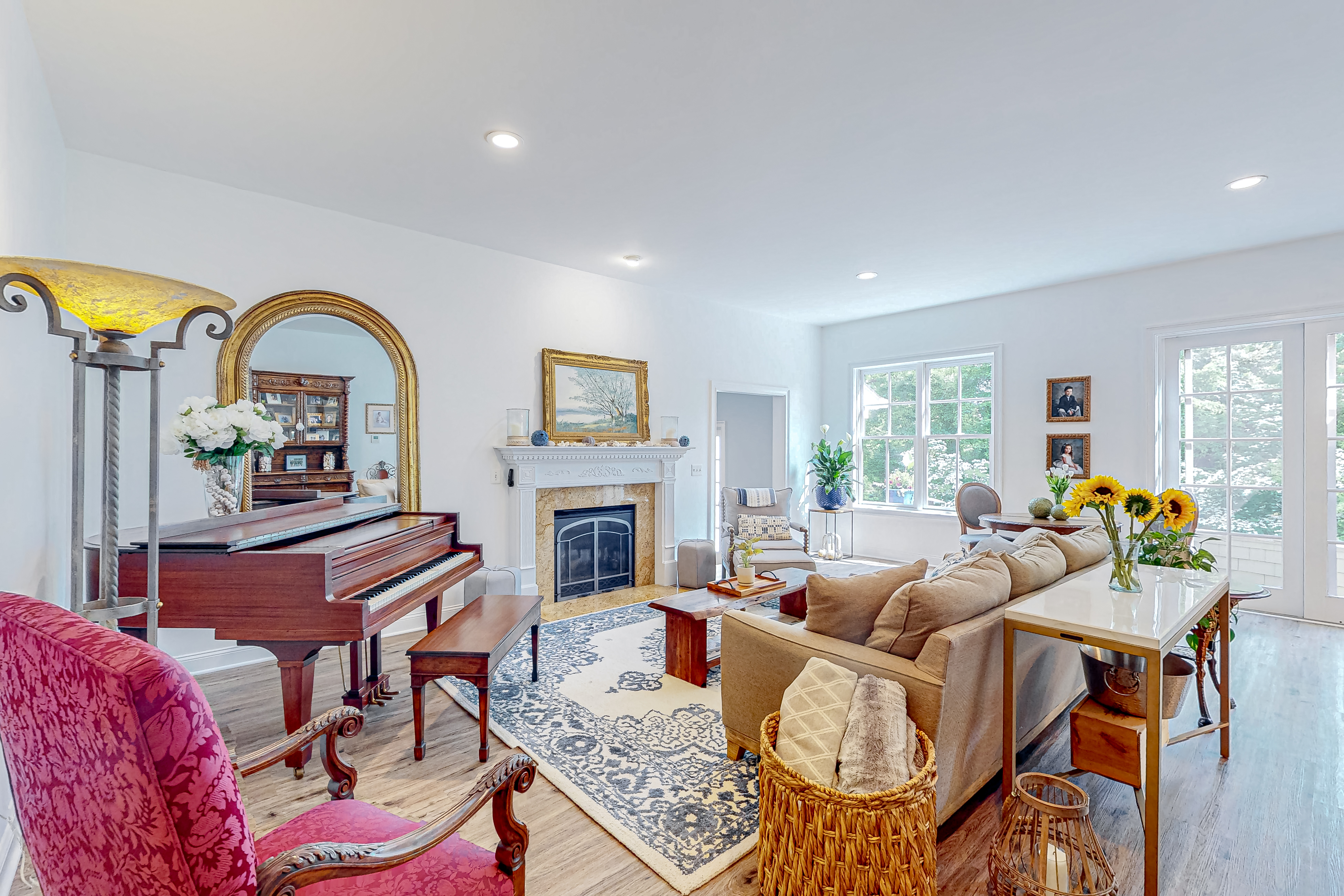 3-story, dog-friendly home near beaches with home theatre, grill & gaming tables