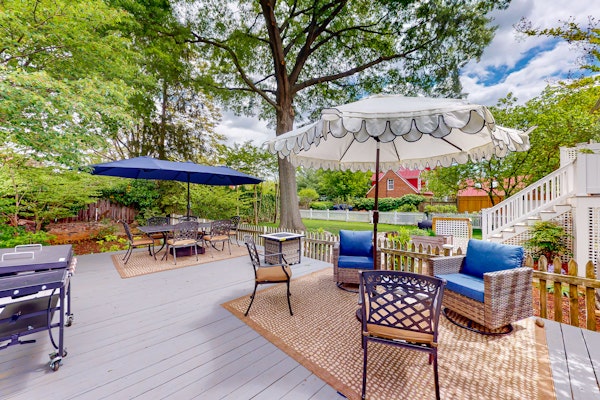 Dog-friendly house with yard, deck, firepit, washer/dryer & AC - near golf