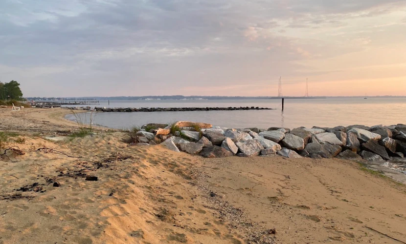 Spacious beachfront home with decks, gas grill, wet bar, gas fireplace, and W/D