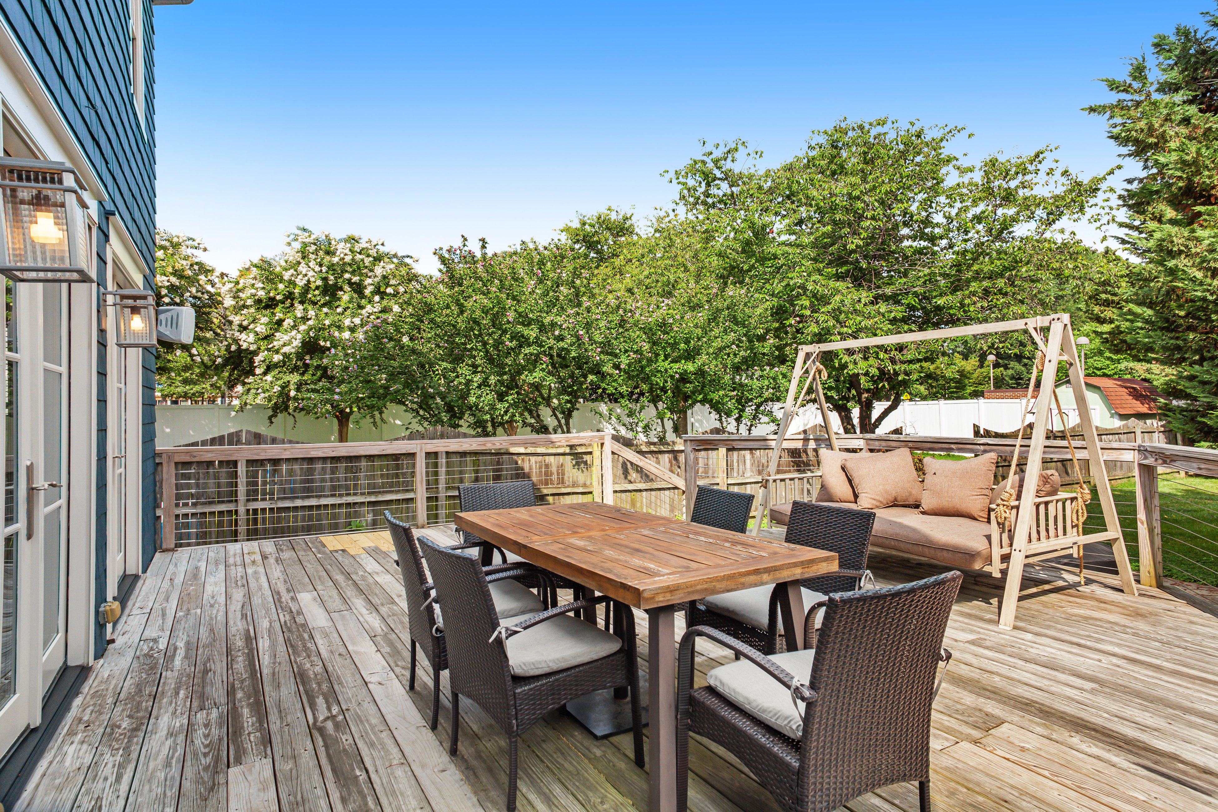 2-story downtown home with enclosed yard, deck, firepit, gas grill & fireplace