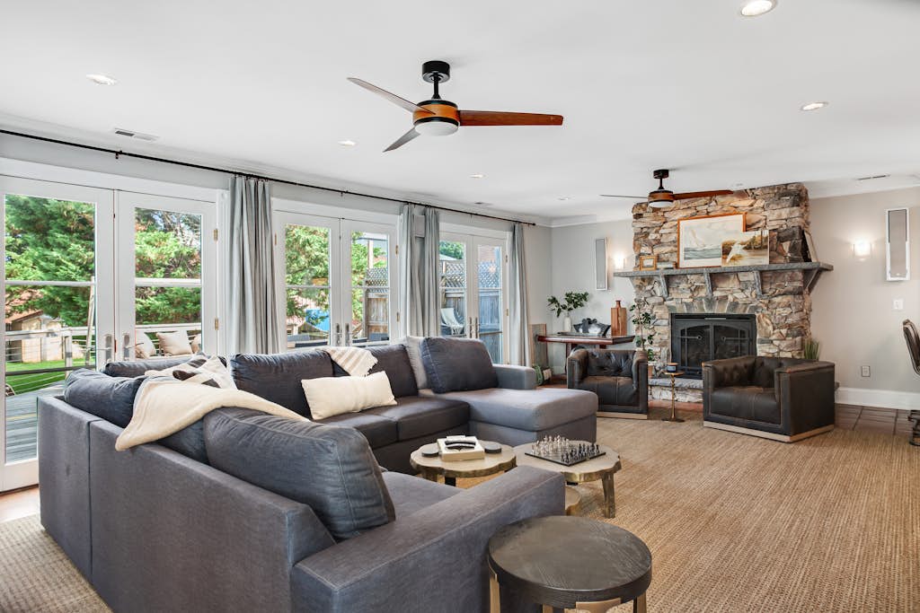 2-story downtown home with enclosed yard, deck, firepit, gas grill & fireplace