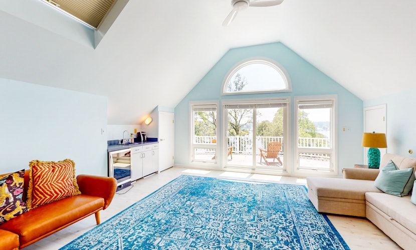 Splendid home w/private pool, fire pit, several decks & balconies