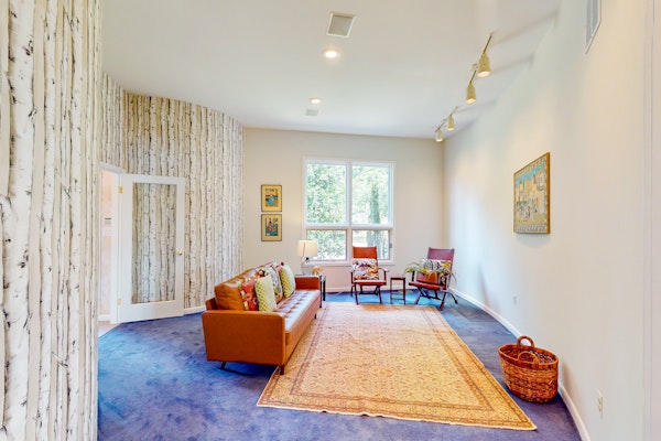 Splendid home w/private pool, fire pit, several decks & balconies