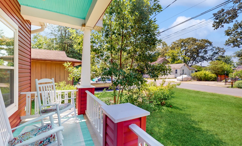 Splendid dog friendly home within walking distance to beach & play area