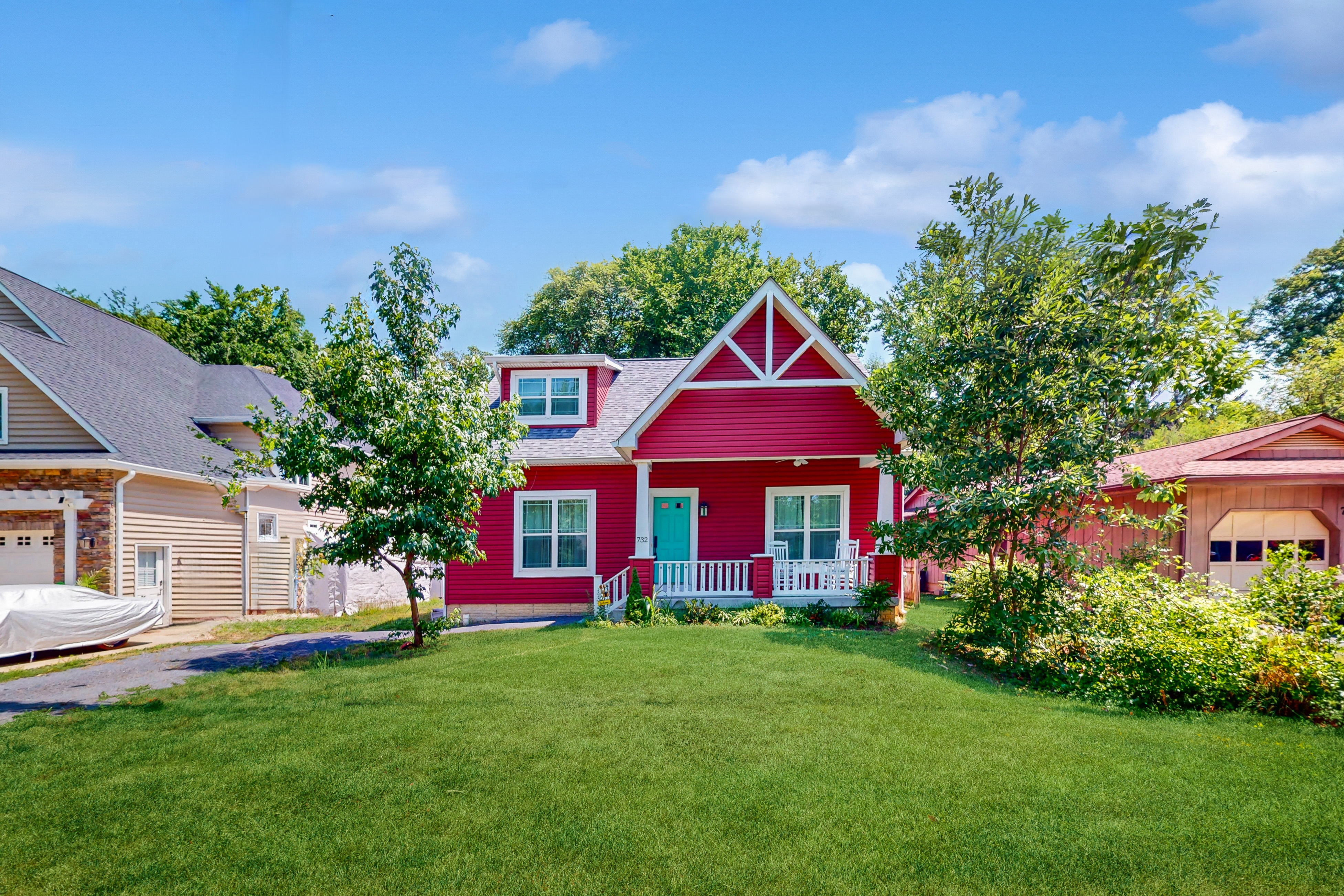 Splendid dog friendly home within walking distance to beach & play area