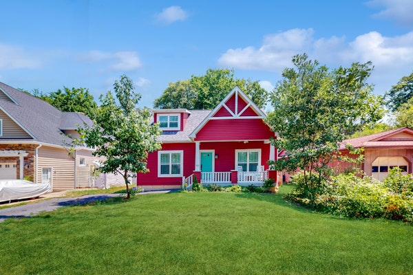 Splendid dog friendly home within walking distance to beach & play area