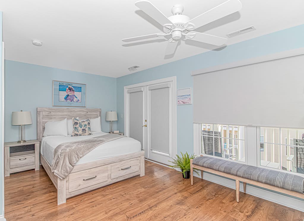 Bright and Modern, Family Friendly Escape w/ Elevator! Charleston Village 201