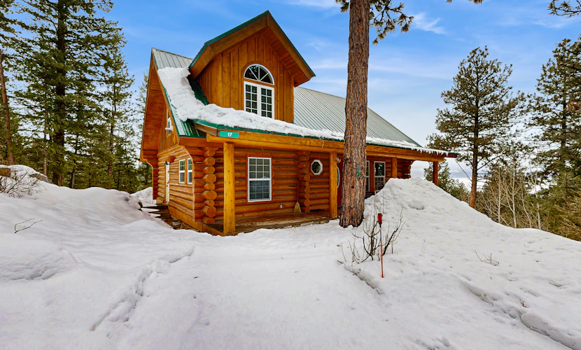 Lake View Cascade Cabin Deck Firepit & Trails