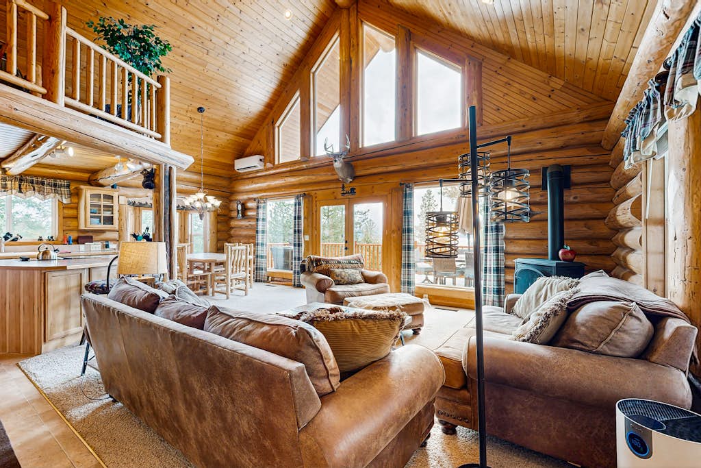 Lake View Cascade Cabin Deck Firepit & Trails