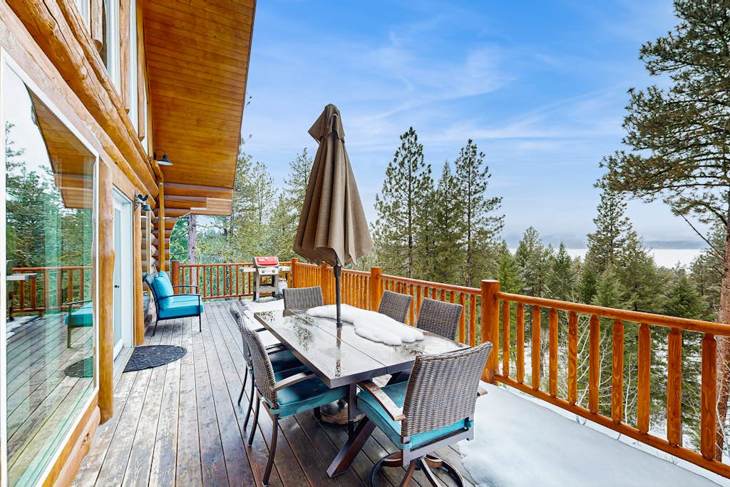 Lake View Cascade Cabin Deck Firepit & Trails