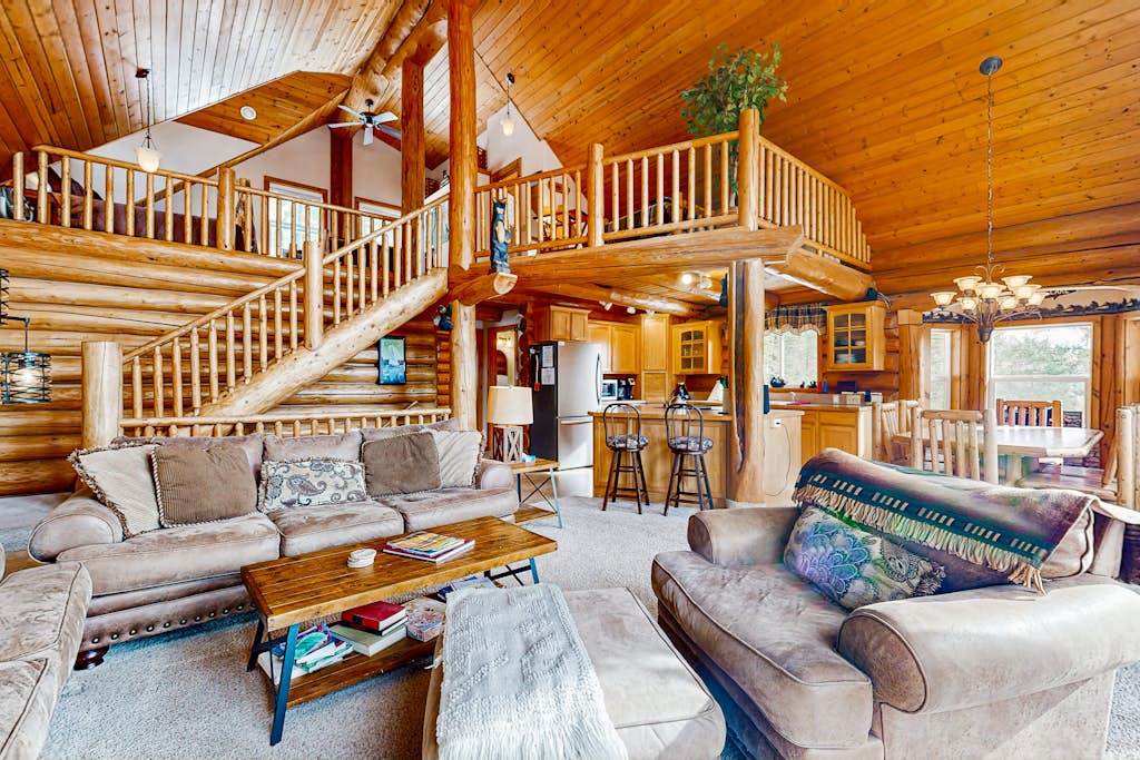 Lake View Cascade Cabin, Fire Pit, AC, Pool Table