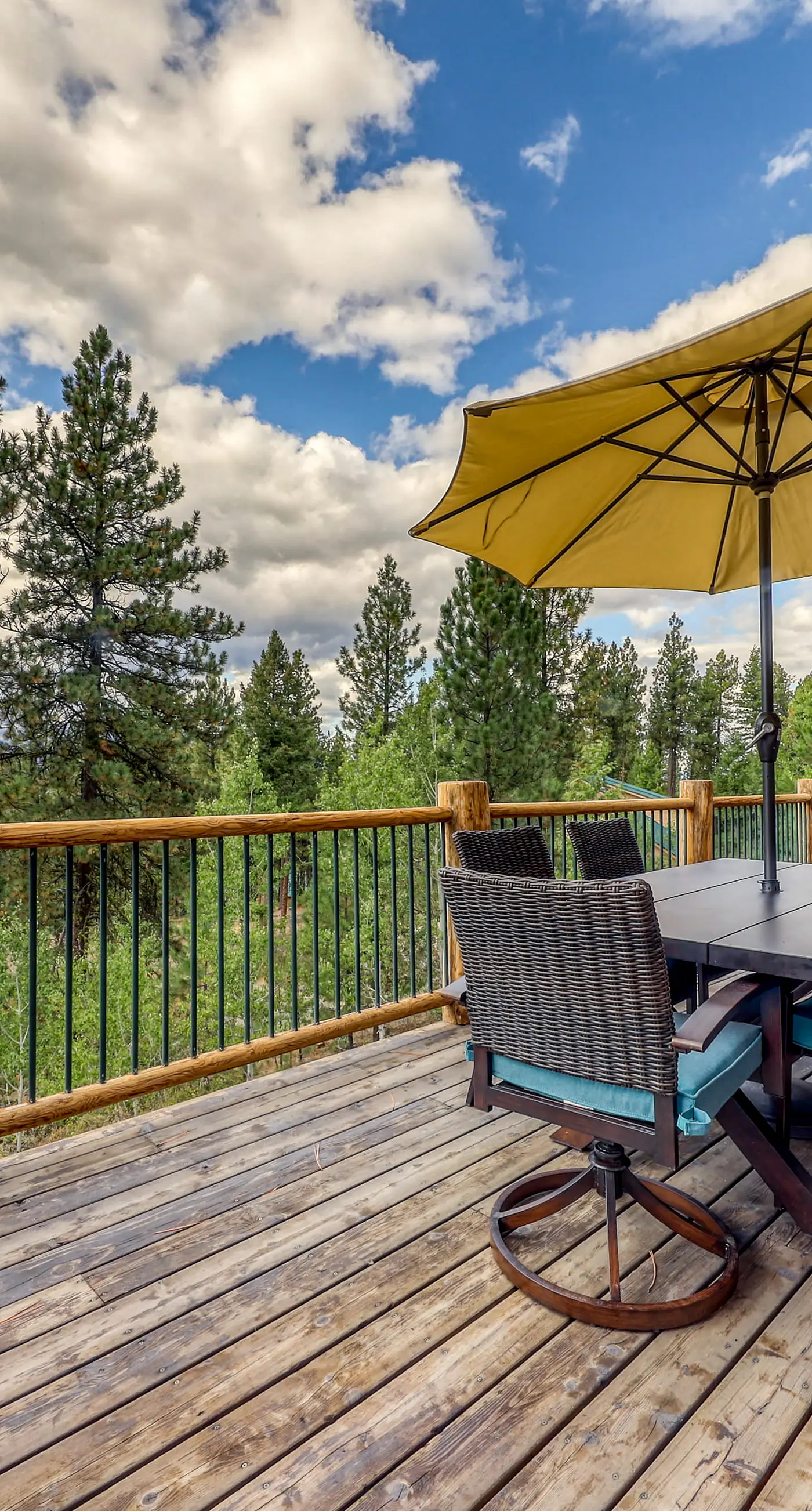 Lake View Cascade Cabin Deck Firepit & Trails