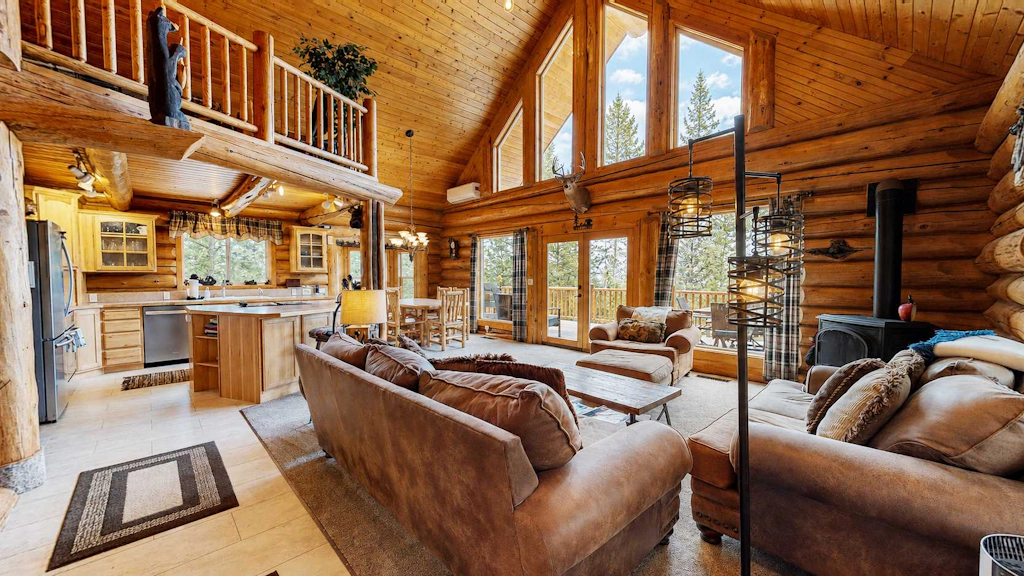 Lake View Cascade Log Cabin, Fire Pit, Pool Table