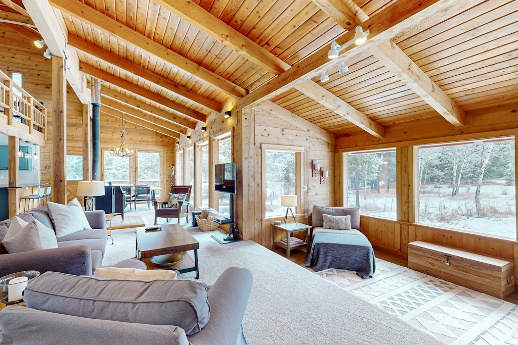 Tree-Lined Retreat Near McCall & Payette Lake
