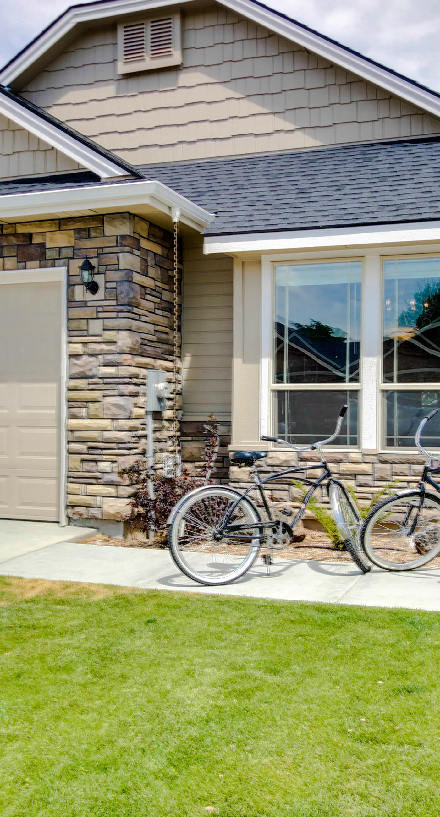 Boise Townhome: Fenced Yard, Patio & Fireplace
