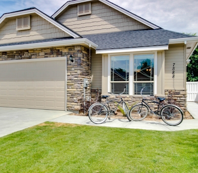 Boise Townhome: Fenced Yard, Patio & Fireplace