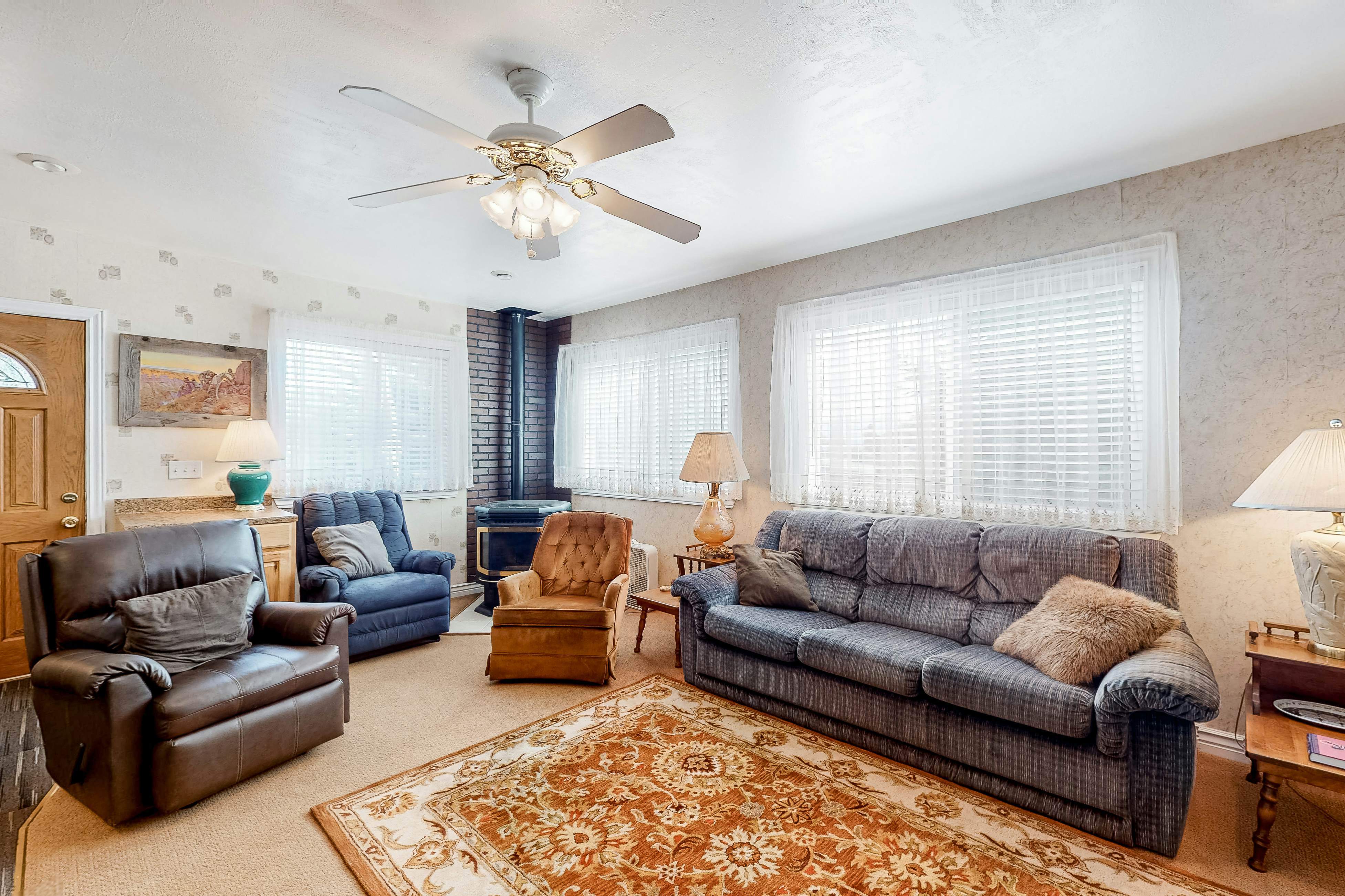 The Cottage | Walk to Shops & Cascade Lake