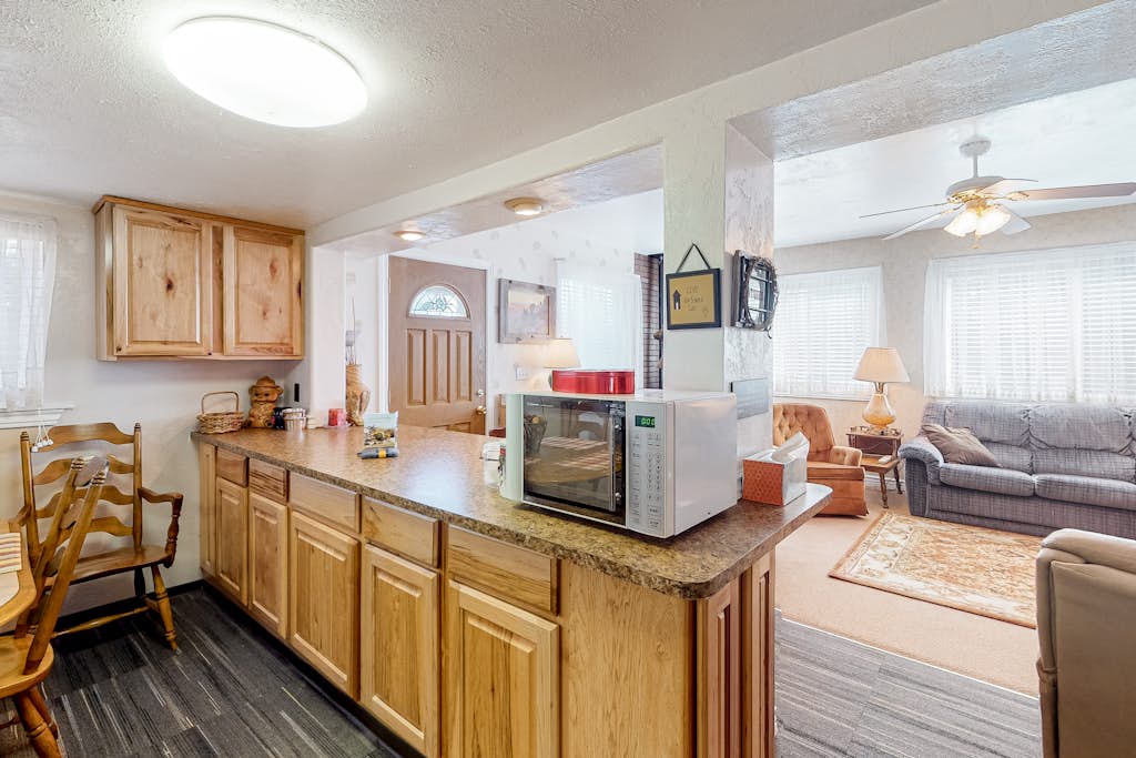 The Cottage Walk to Shops & Cascade Lake