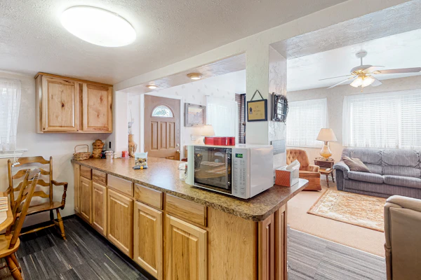 The Cottage Walk to Shops & Cascade Lake