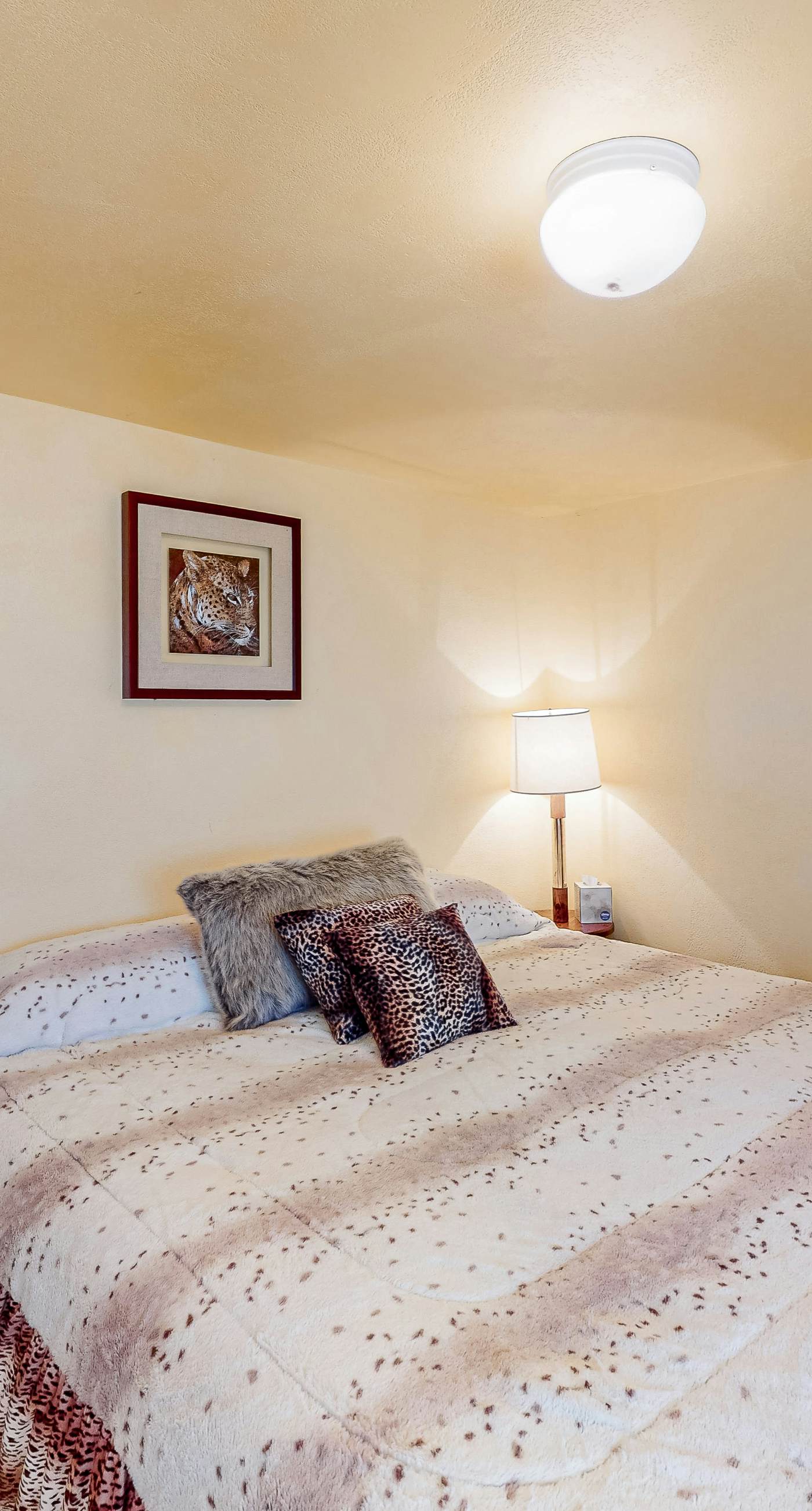 The Cottage | Walk to Shops & Cascade Lake