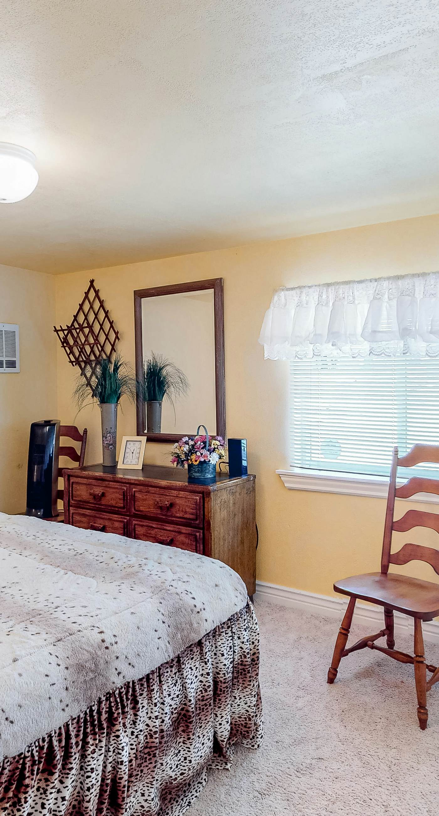 The Cottage | Walk to Shops & Cascade Lake