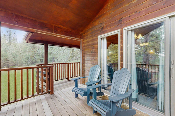 Cascade Cabin | Deck, 2 Living Rooms + Fireplaces