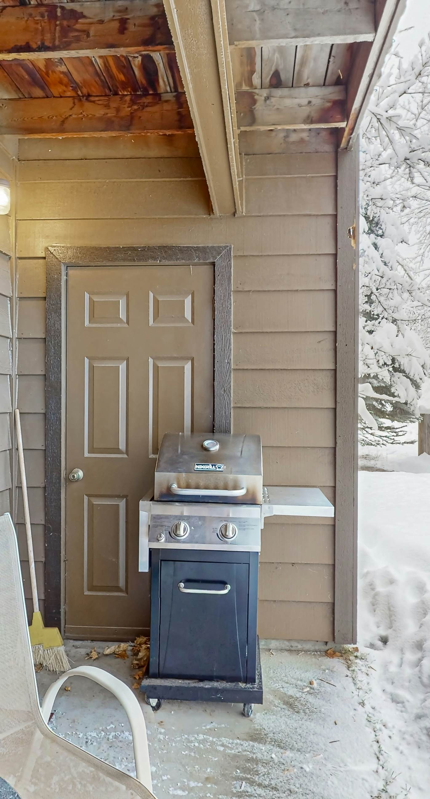 Lake & Town Access: Deck, Pool & Wood Stove