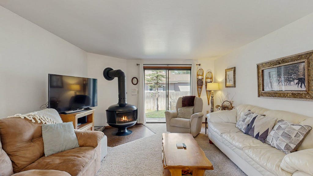 McCall Townhome Pool & Walk To Lake
