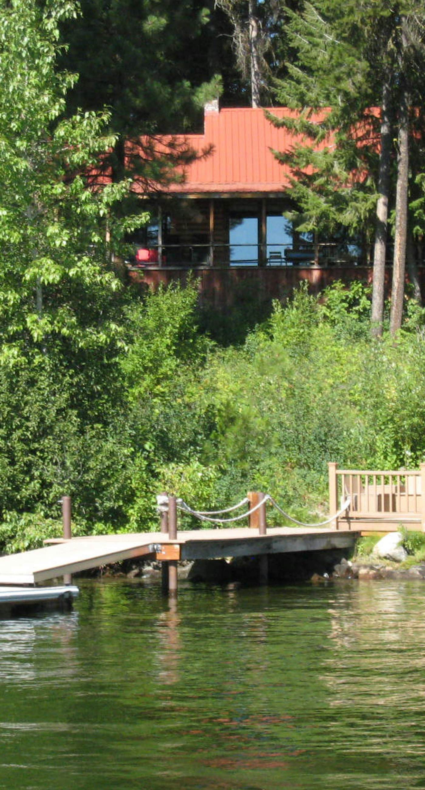 McCall Lakehouse: Private Dock, Beach & Grill