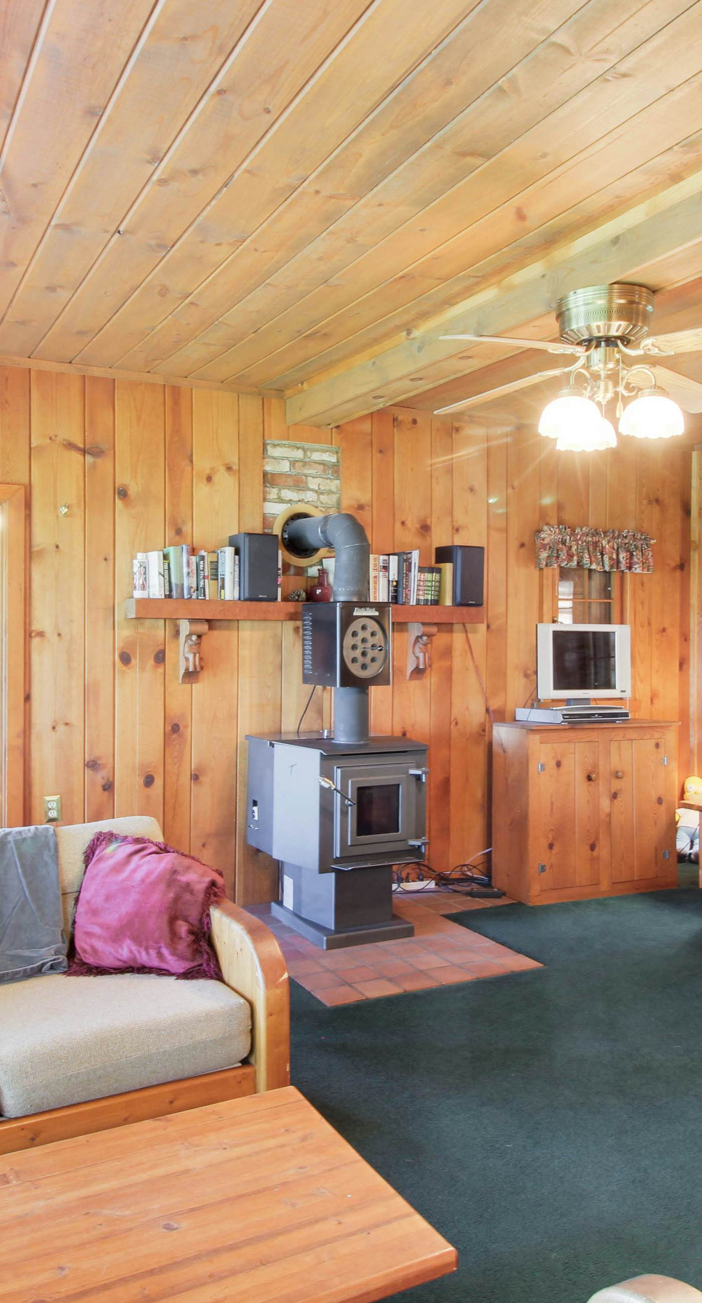 McCall Lakehouse: Private Dock, Beach & Grill