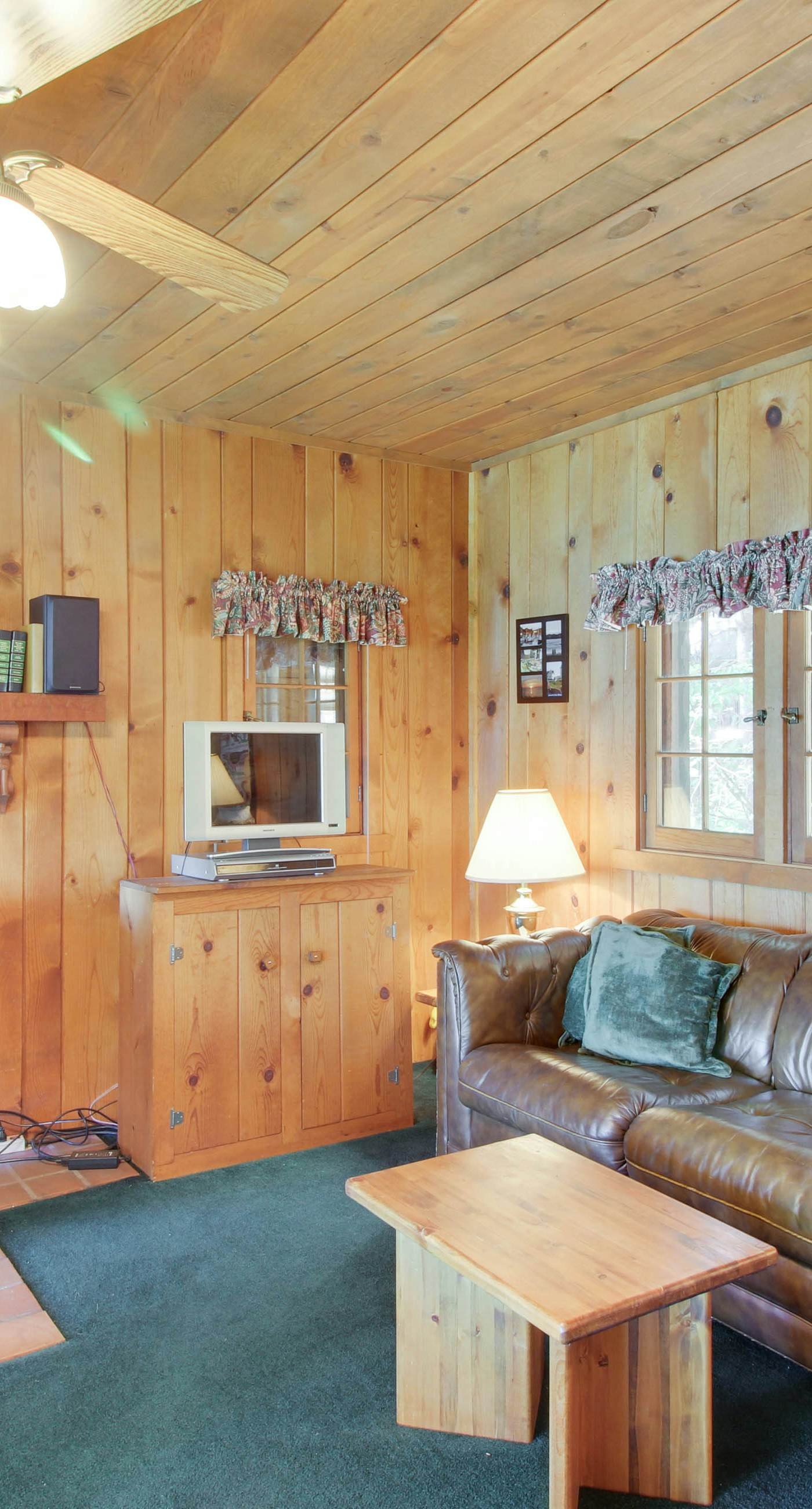 McCall Lakehouse: Private Dock, Beach & Grill