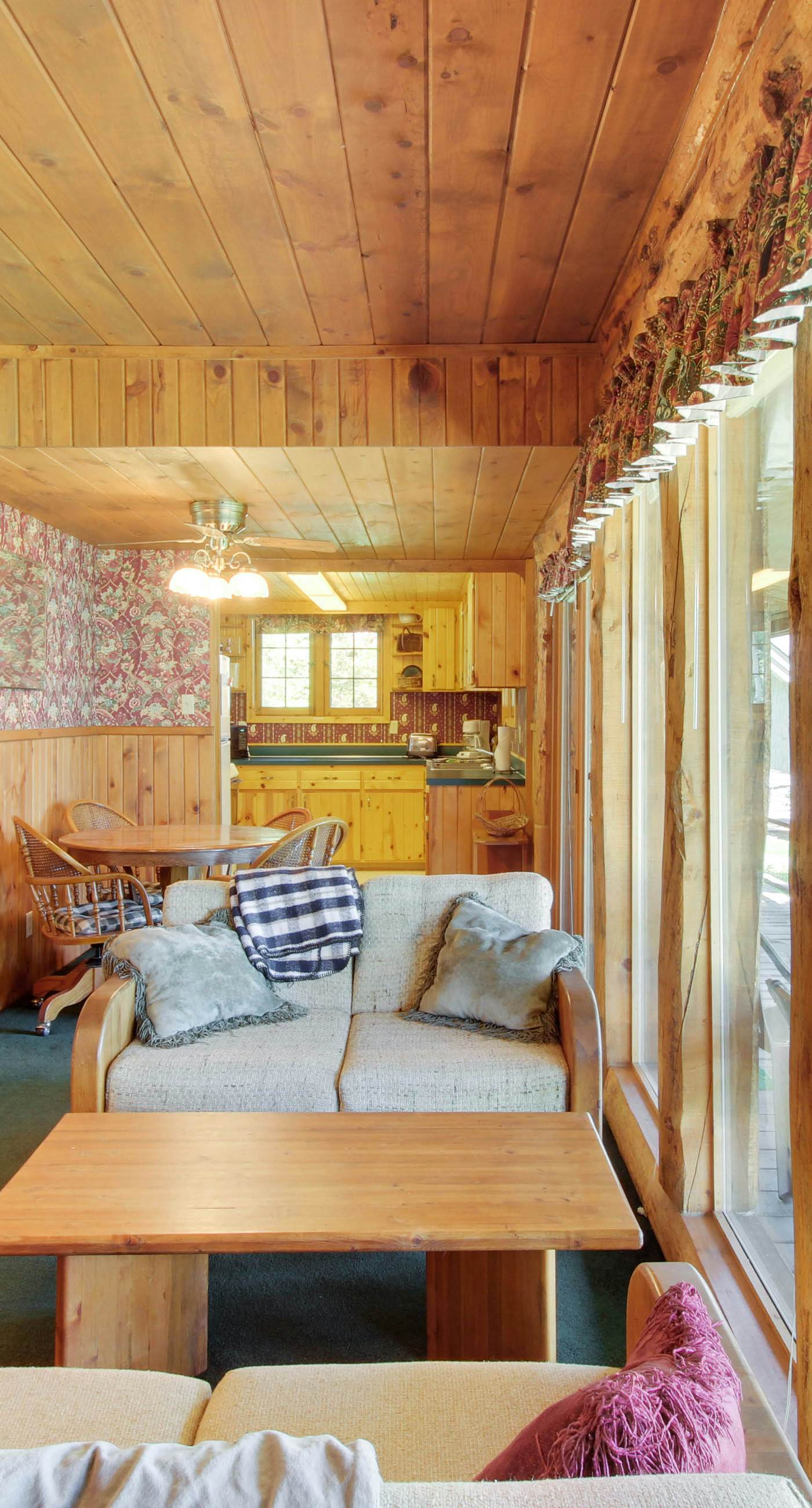 McCall Lakehouse: Private Dock, Beach & Grill