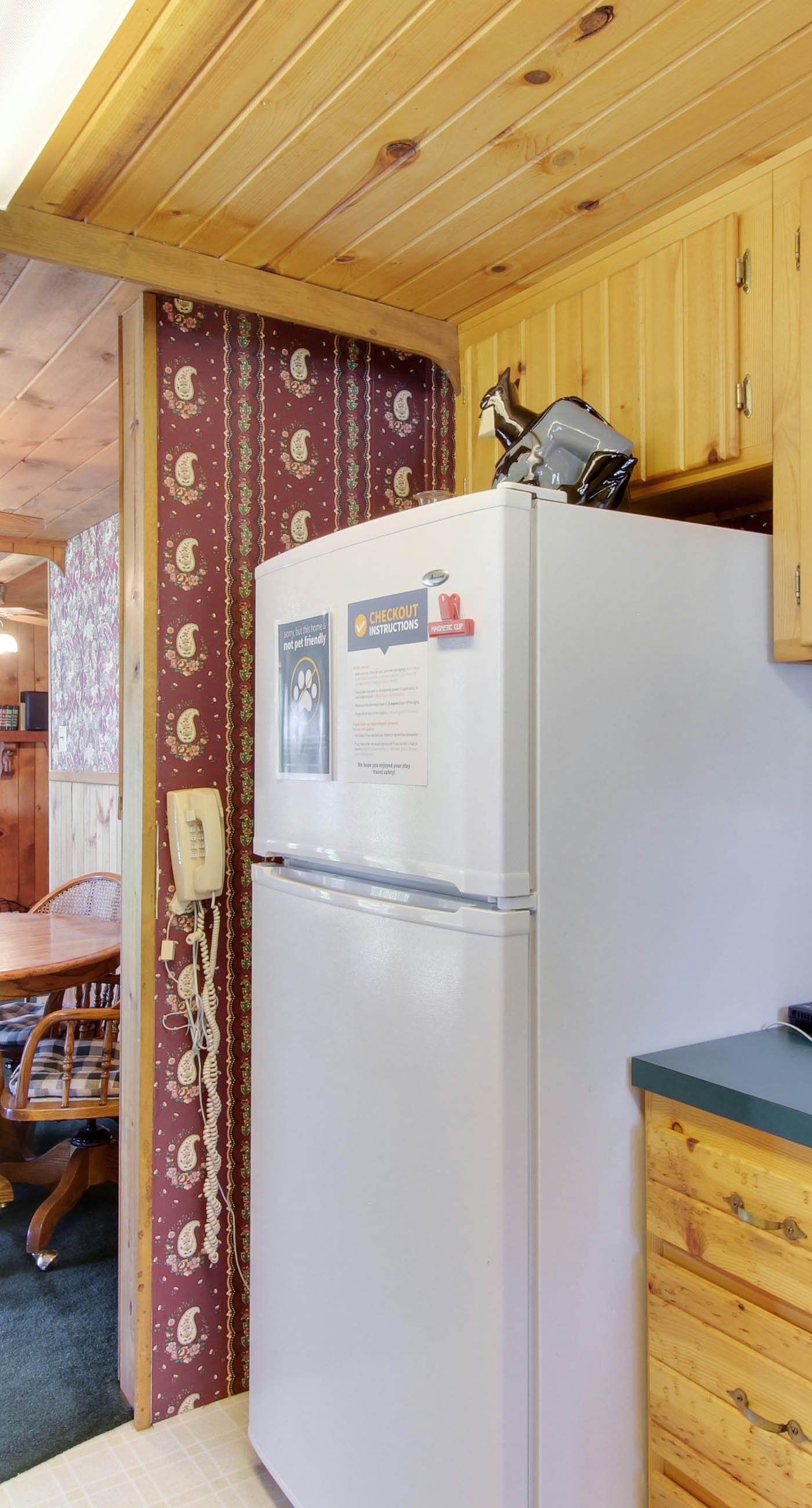 McCall Lakehouse: Private Dock, Beach & Grill