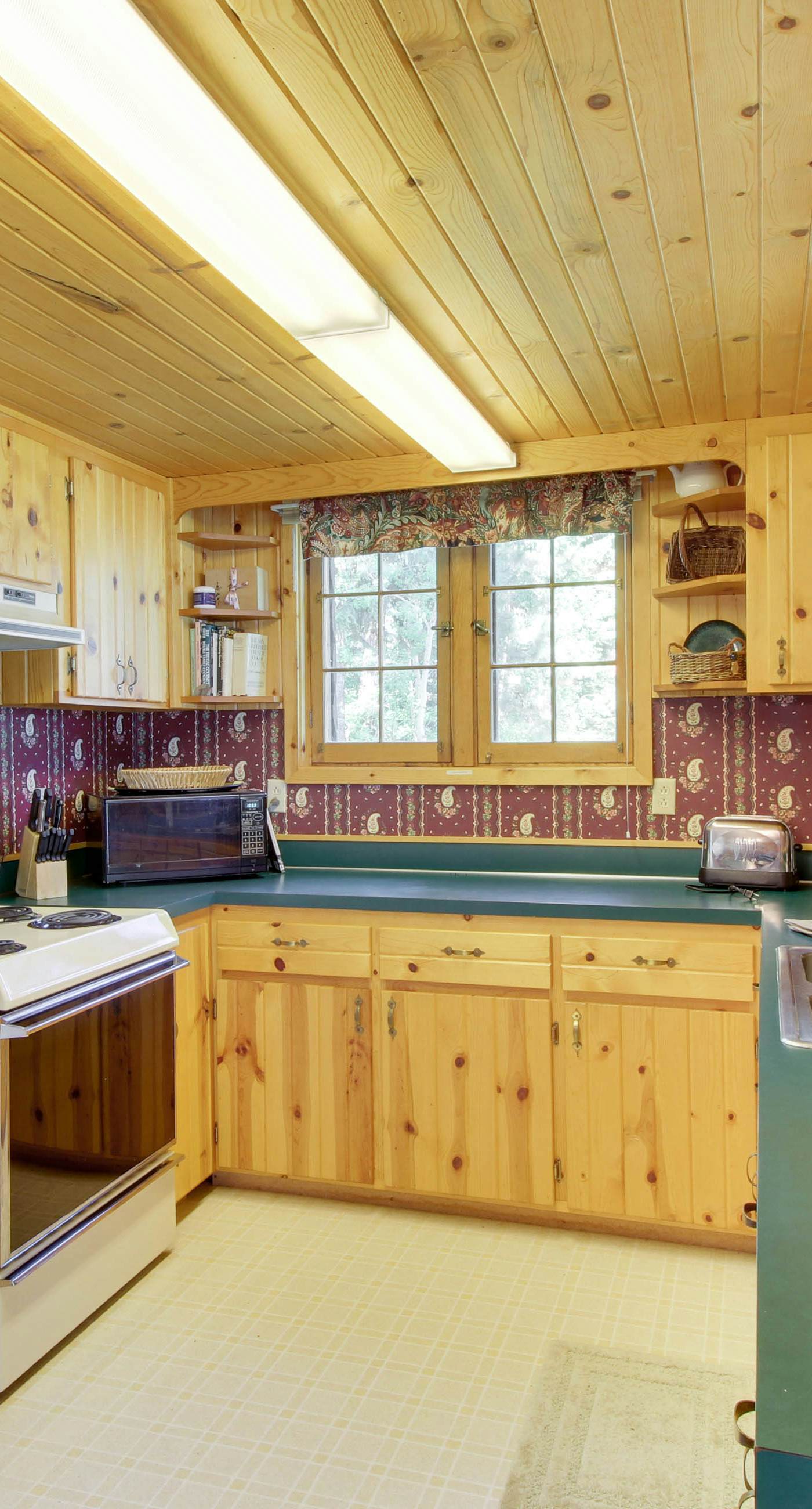 McCall Lakehouse: Private Dock, Beach & Grill