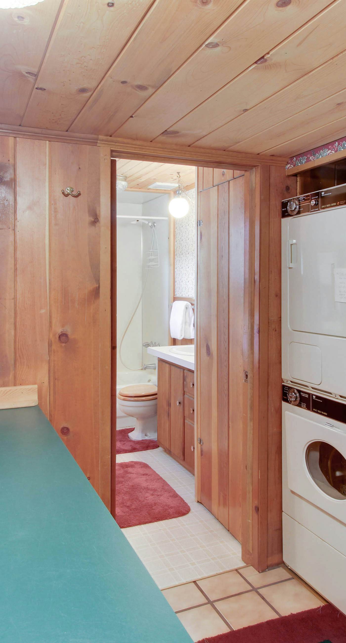 McCall Lakehouse: Private Dock, Beach & Grill