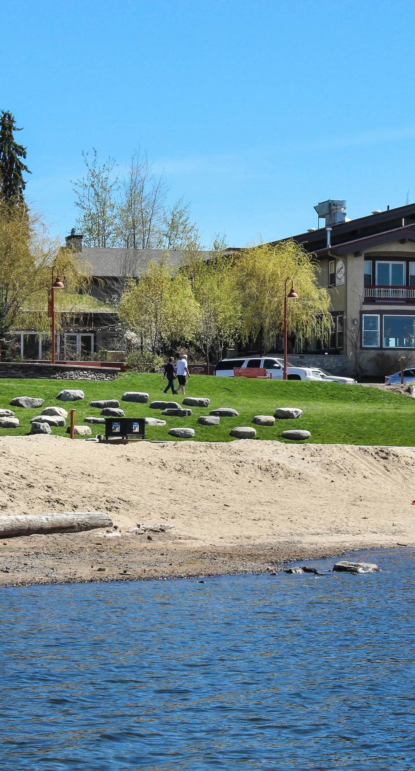 McCall Lakehouse: Private Dock, Beach & Grill