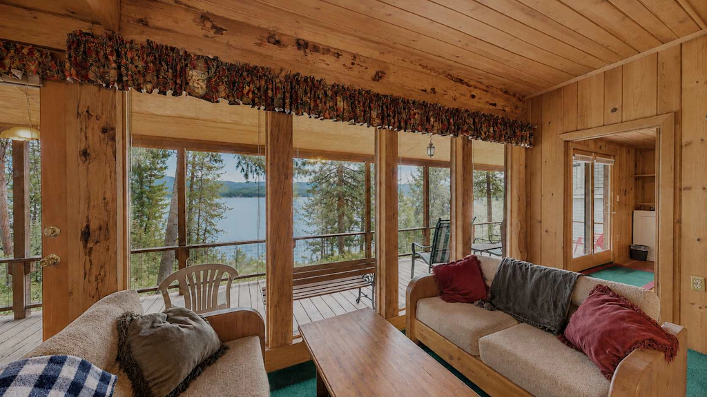 McCall Lakehouse Private Dock, Beach & Grill