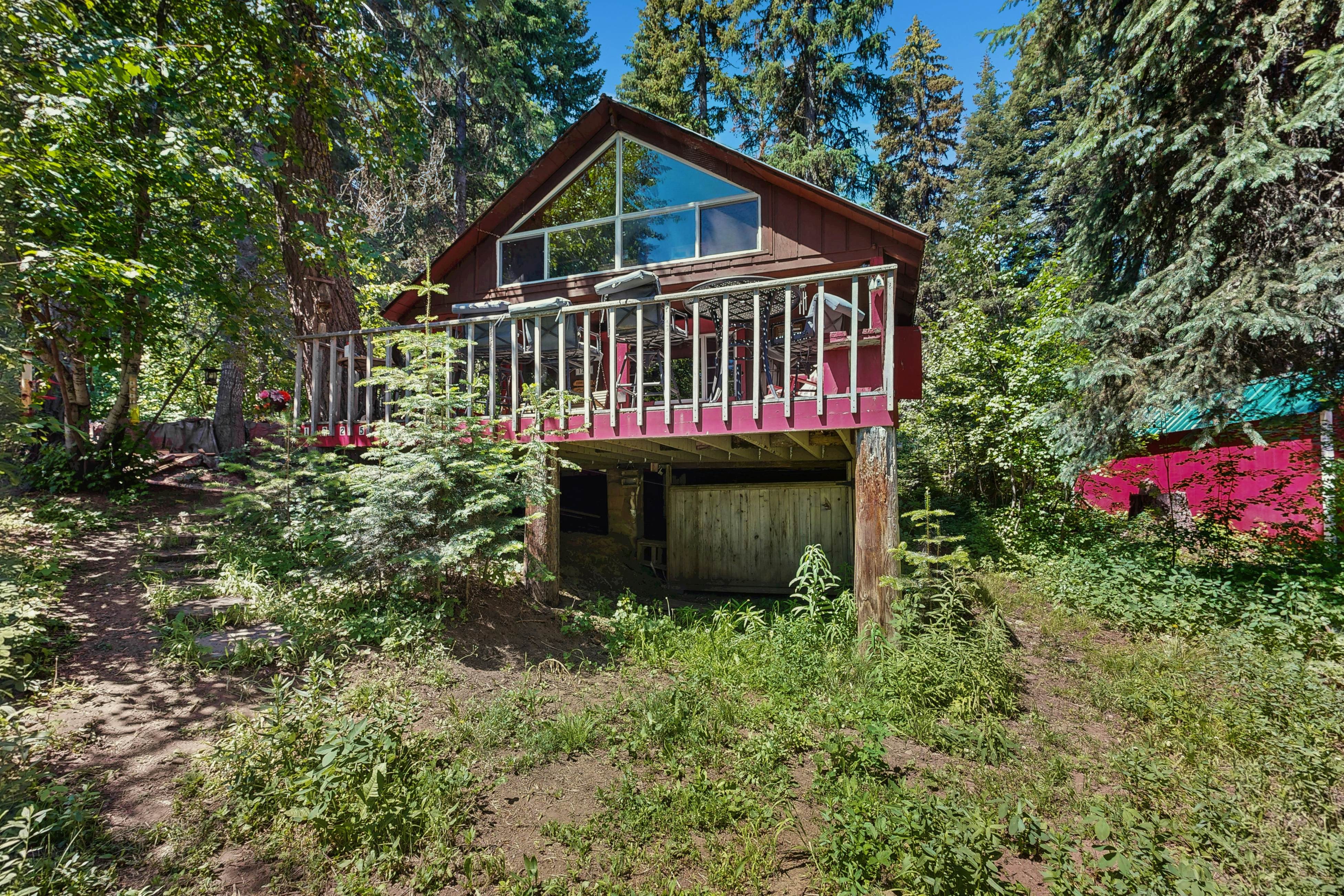 Peaceful Cabin Near Cascade Lake & Stream