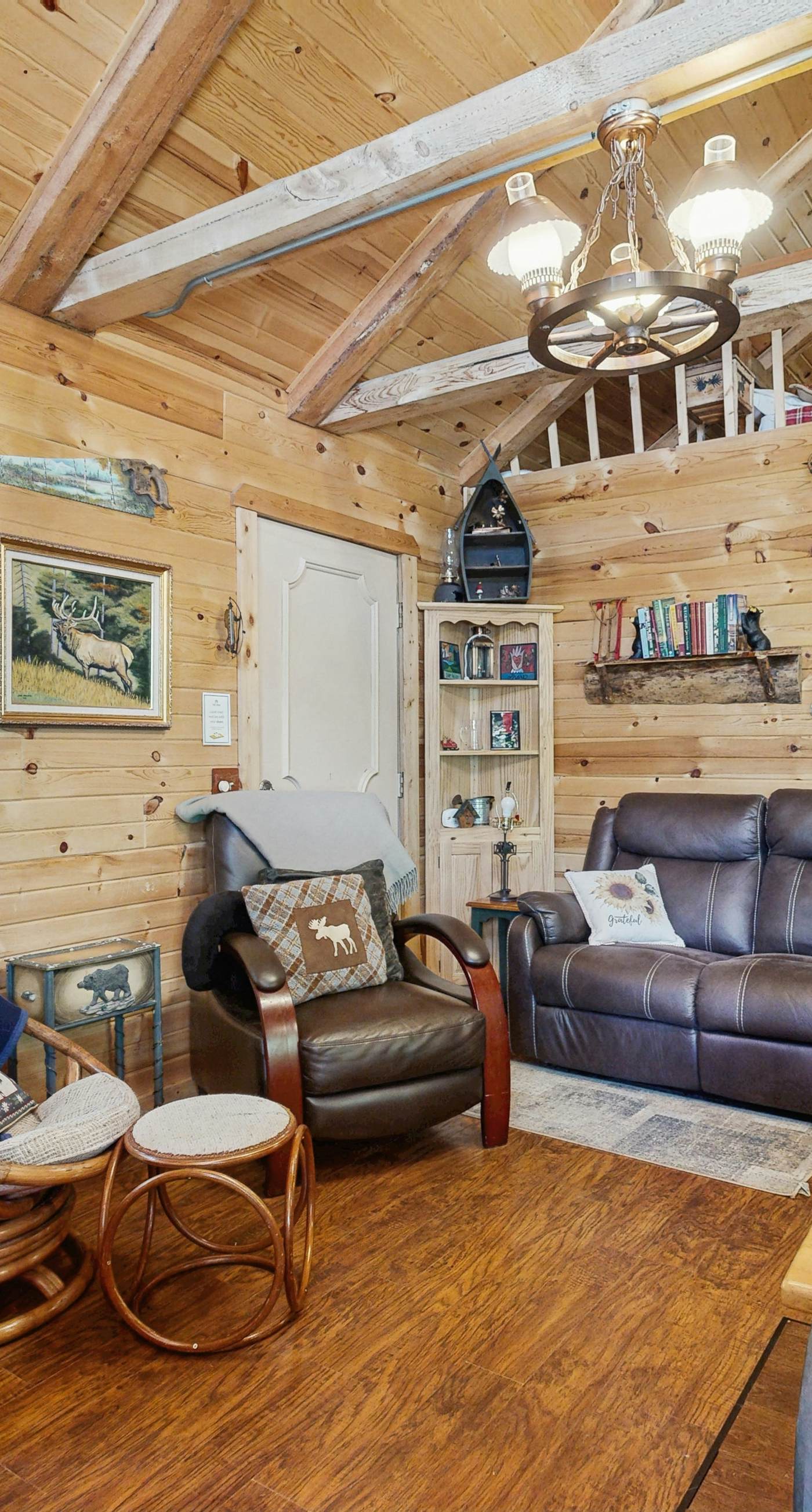 Peaceful Cabin Near Cascade Lake & Stream