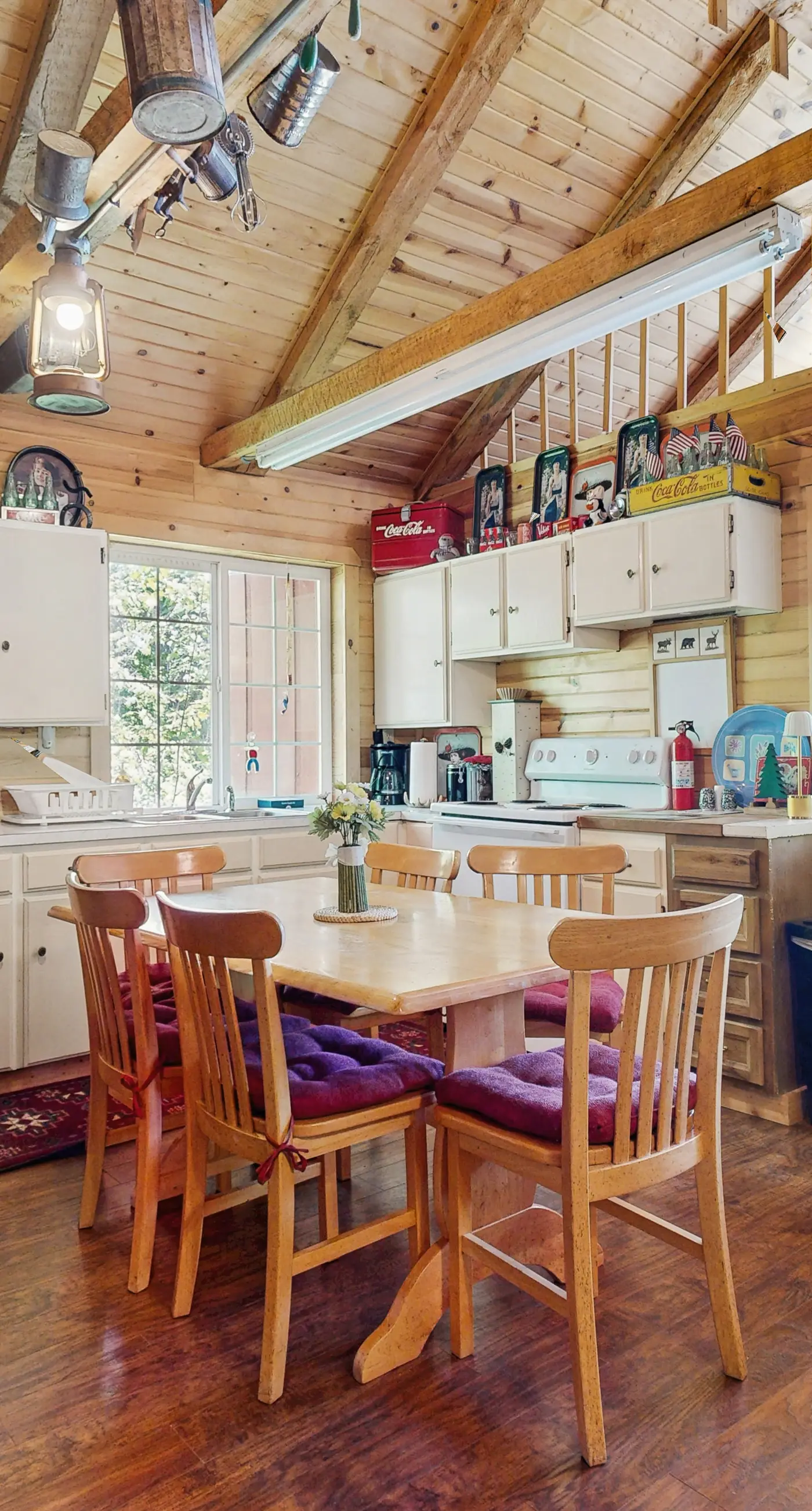 Peaceful Cabin Near Cascade Lake & Stream