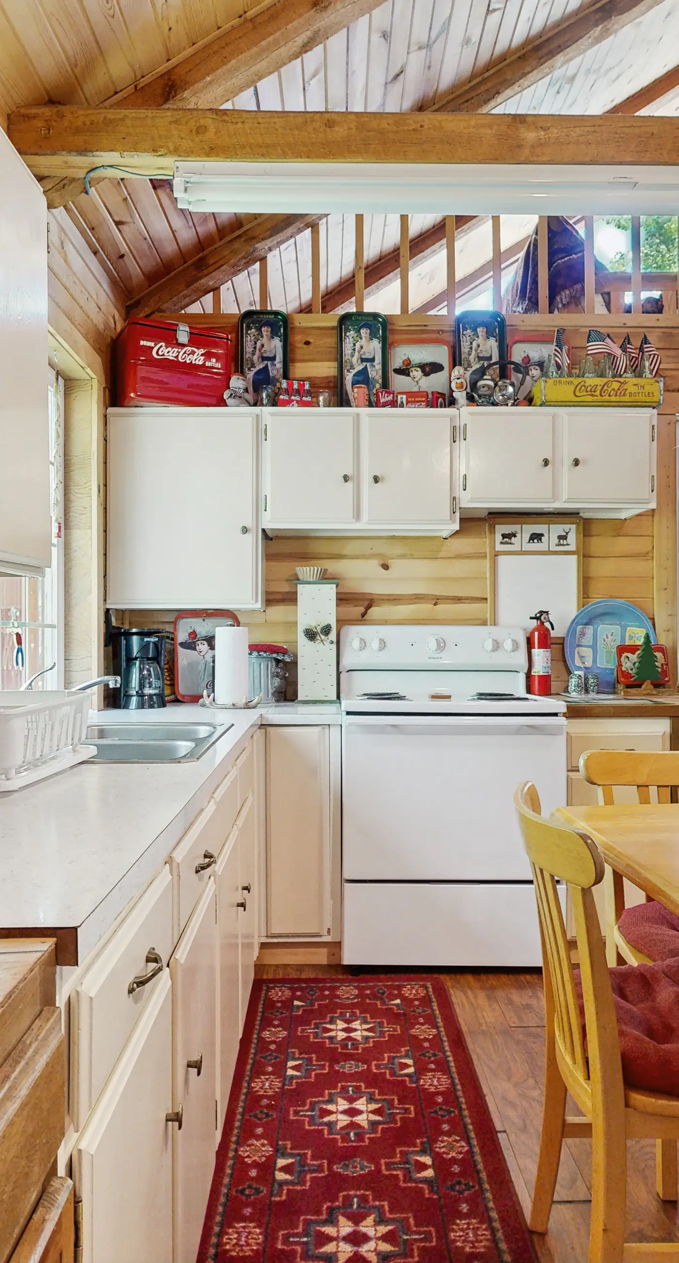Peaceful Cabin Near Cascade Lake & Stream