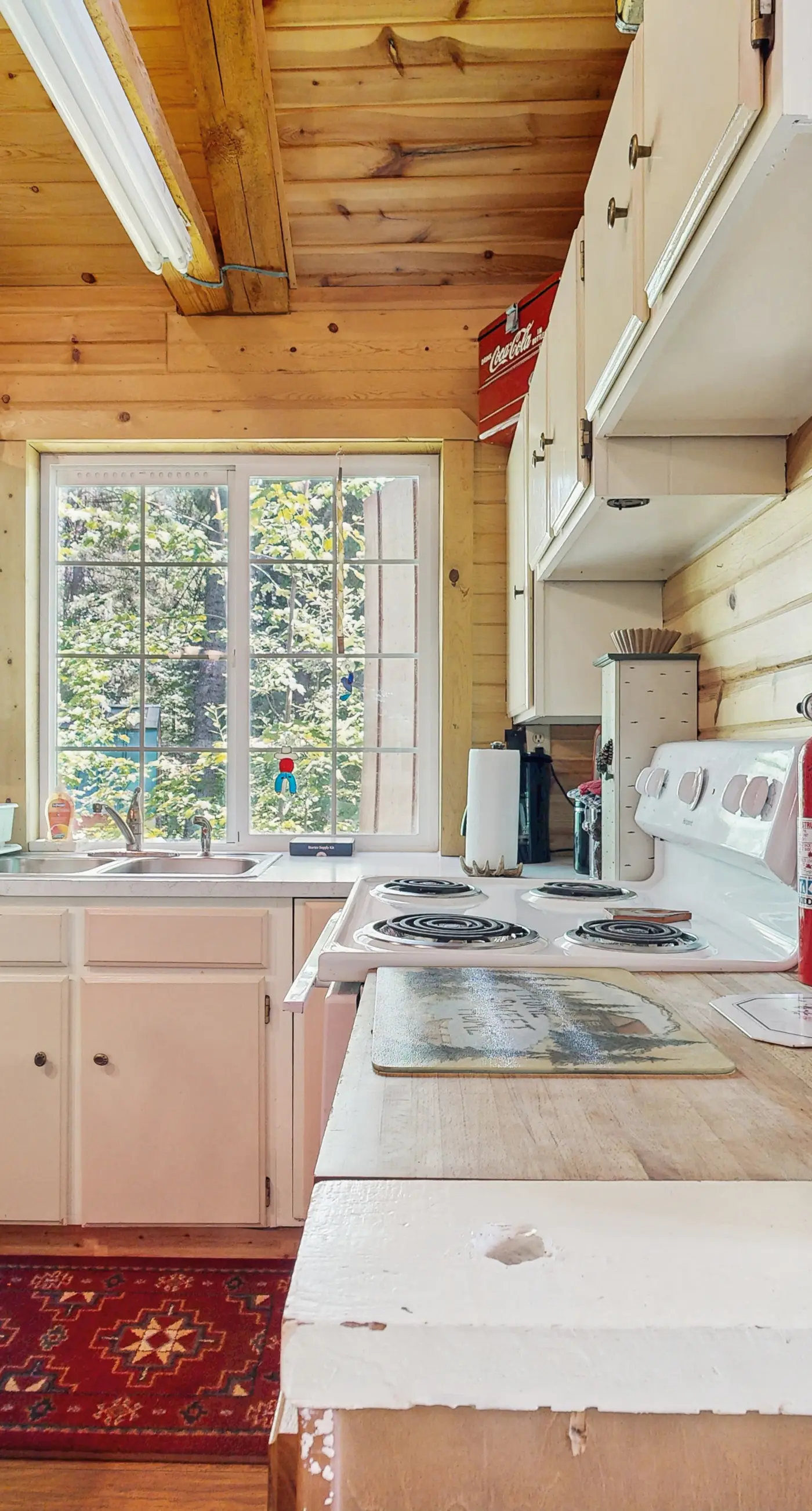 Peaceful Cabin Near Cascade Lake & Stream
