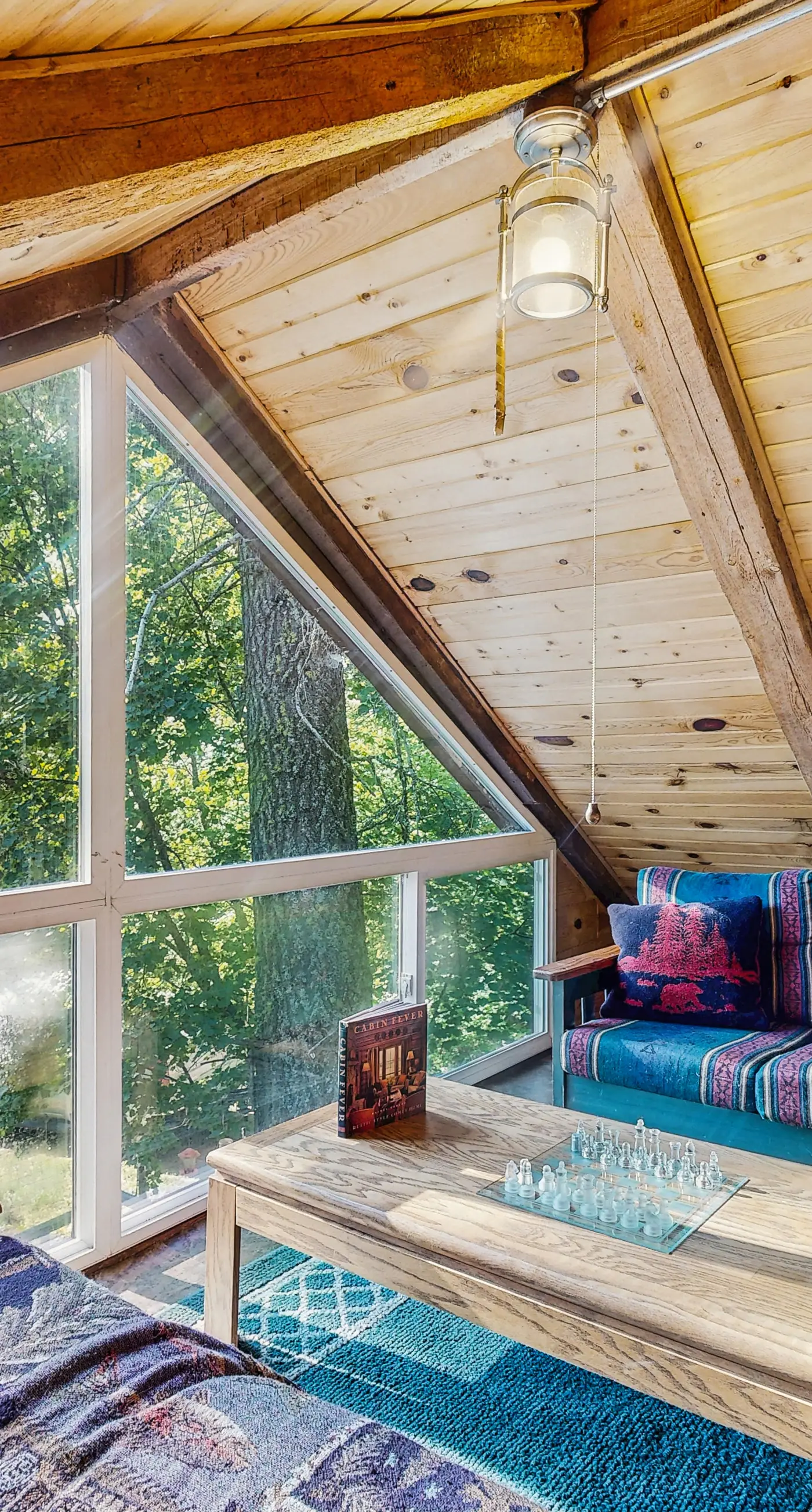 Peaceful Cabin Near Cascade Lake & Stream
