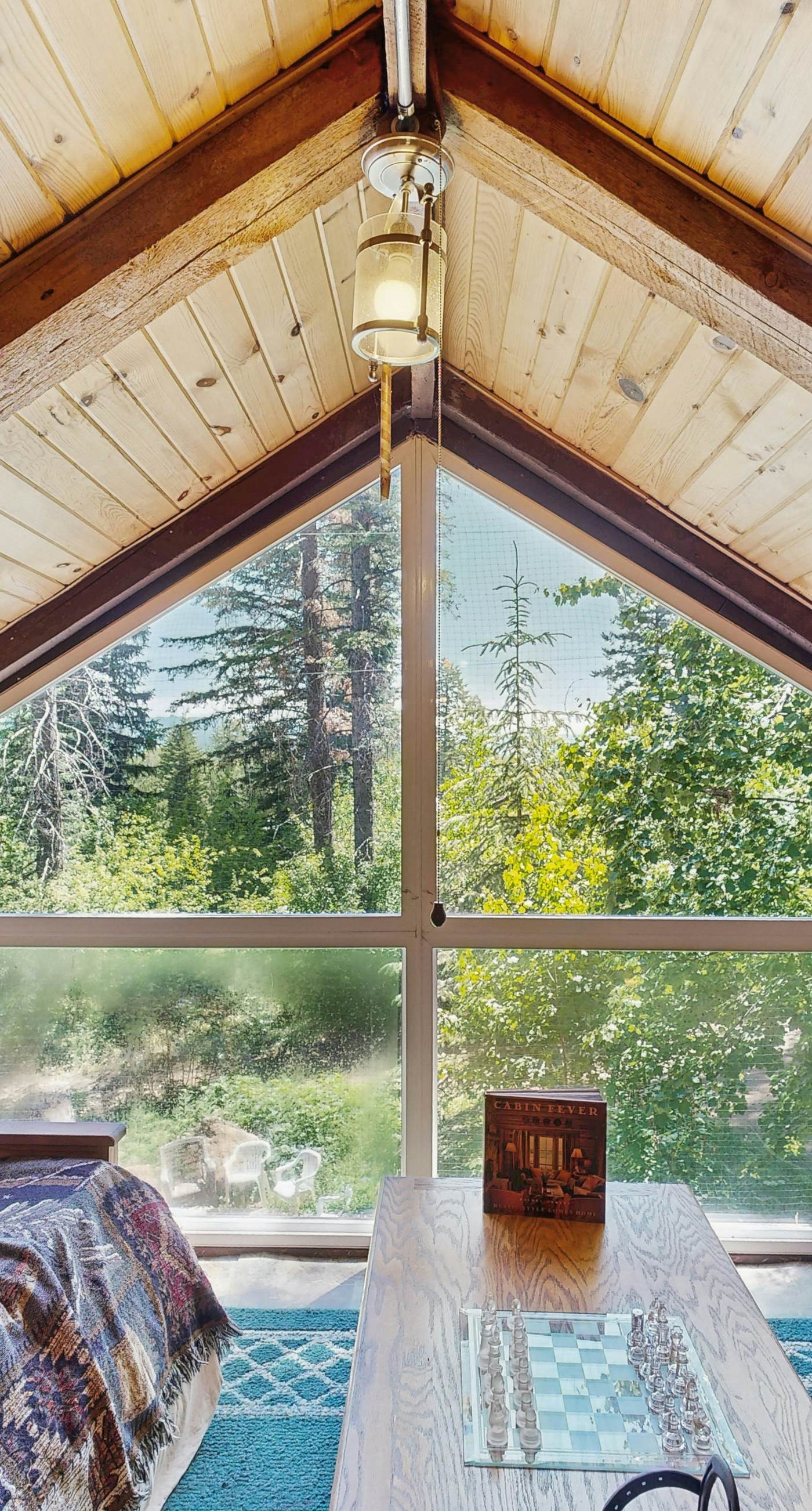 Peaceful Cabin Near Cascade Lake & Stream