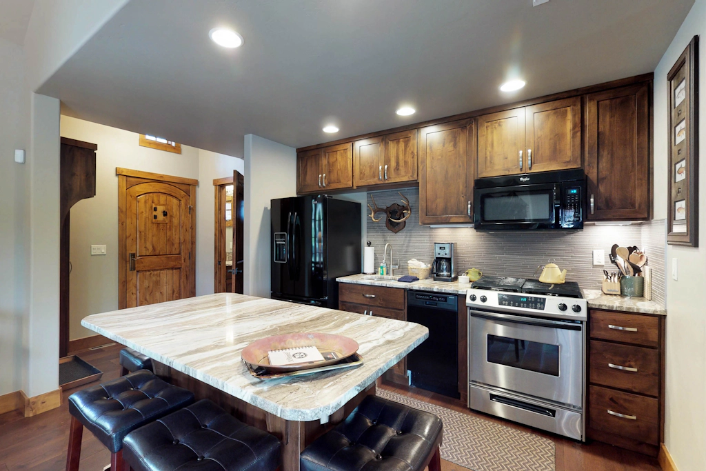 Tamarack Ski-In/Out Cottage, Fire Pit, Sleeps 4
