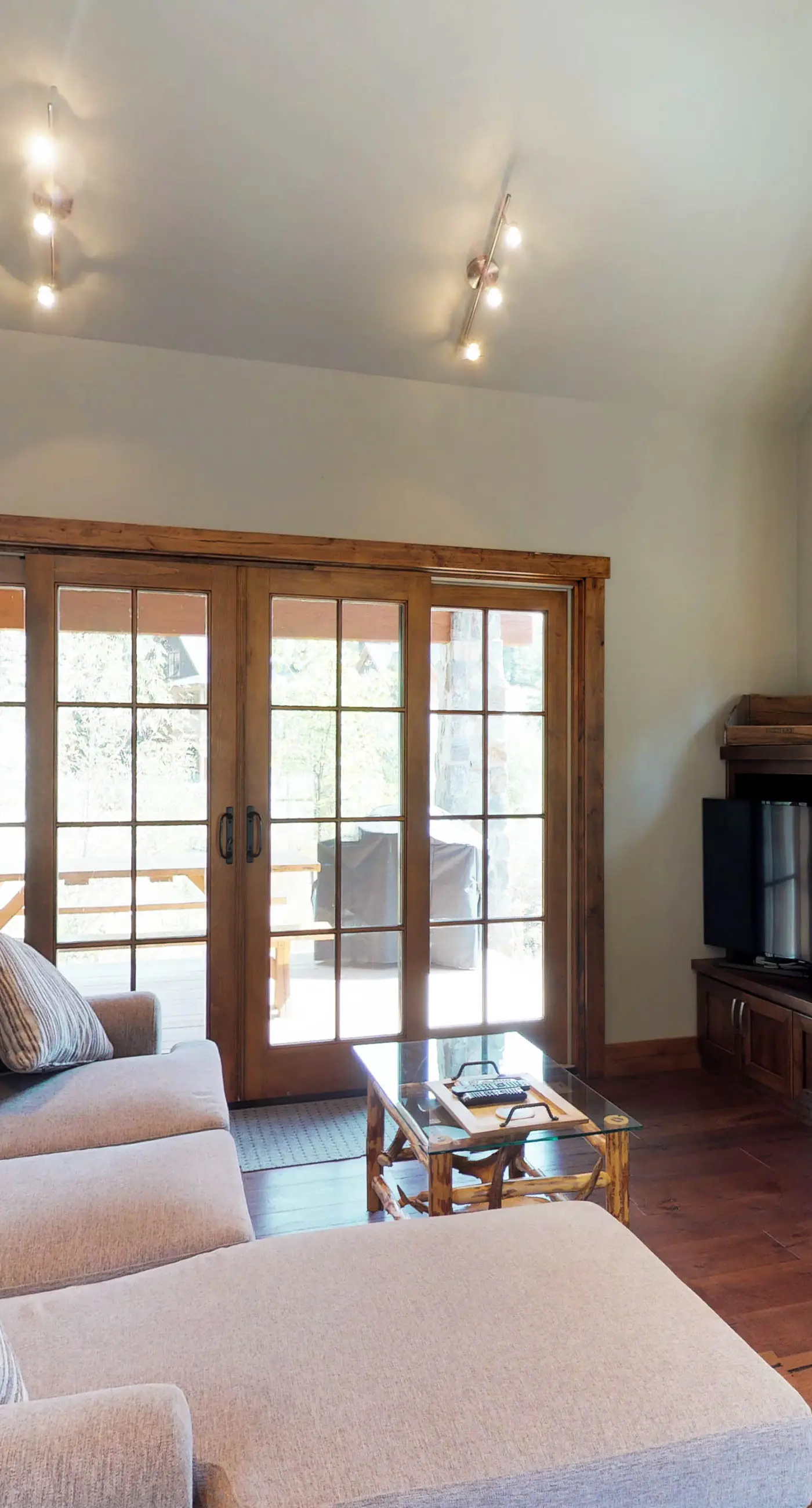 Tamarack Ski-In/Out Cottage with Fire Pit