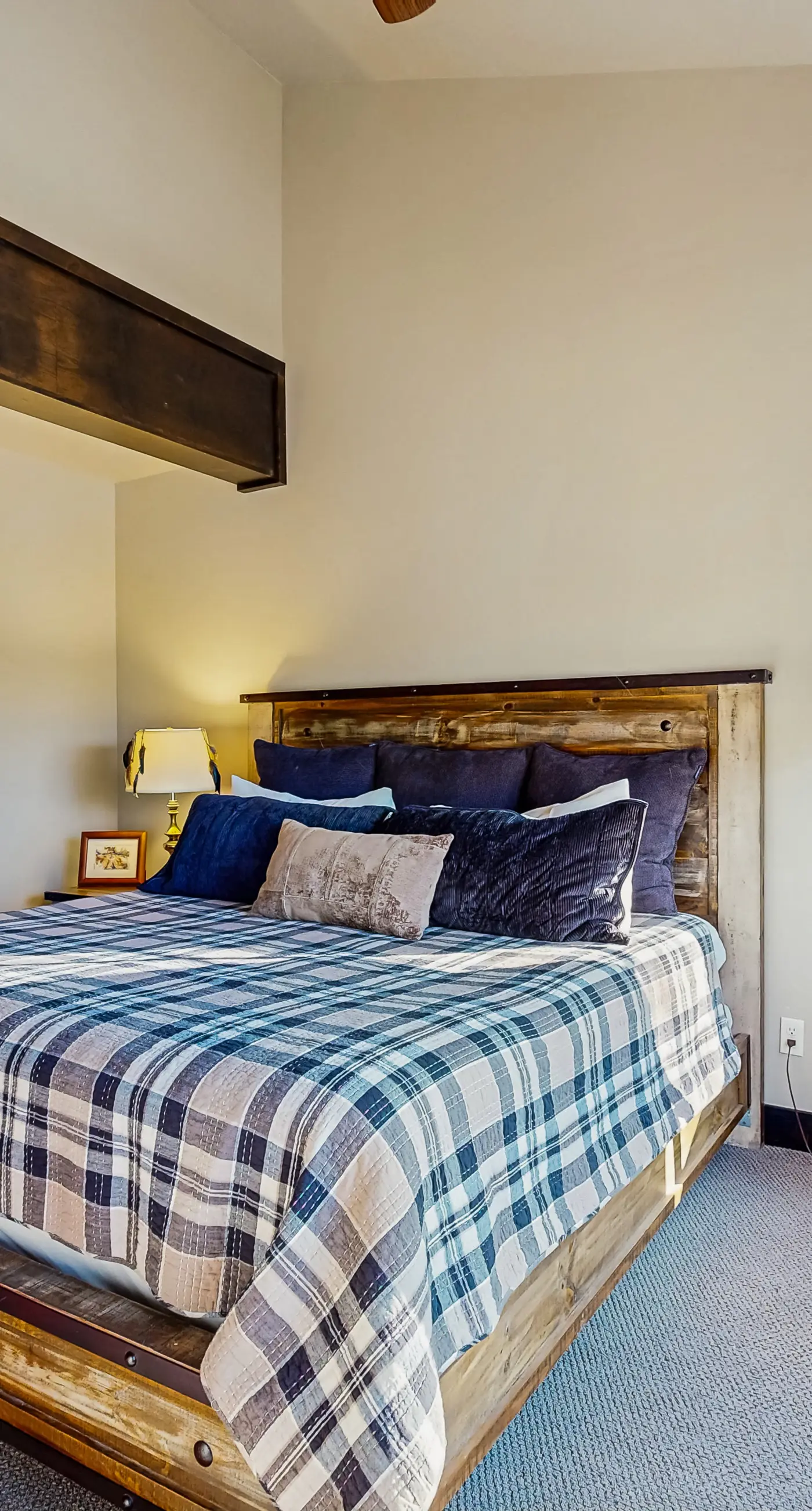 Tamarack Ski-In/Out Cabin, Hot Tub, Sleeps 8