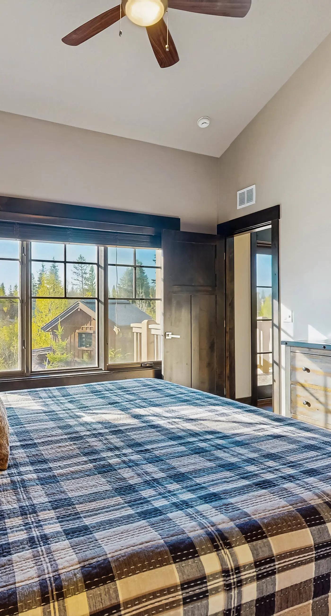 Tamarack Ski-In/Out Cabin, Hot Tub, Sleeps 8