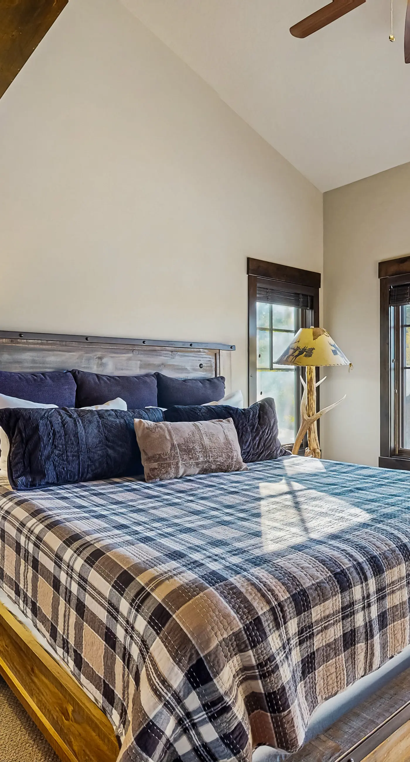 Tamarack Ski-In/Out Cabin, Hot Tub, Sleeps 8